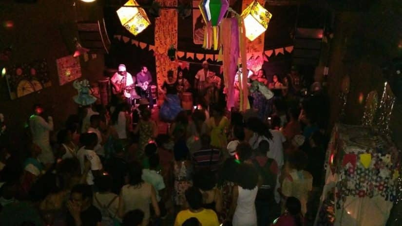 Xinxim da Baiana Bares em Olinda com música ao vivo