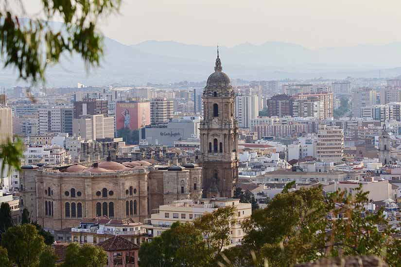 como ir de málaga a granada de ônibus