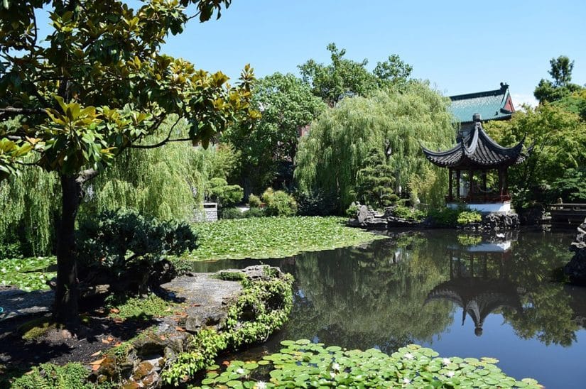 O Jardim Chinês fica nos arredores da cidade