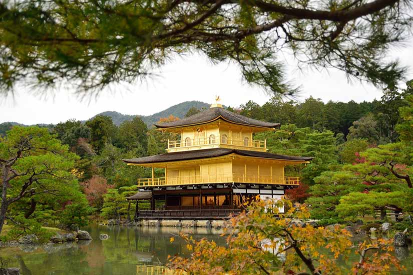 Castelo de ouro do Japão