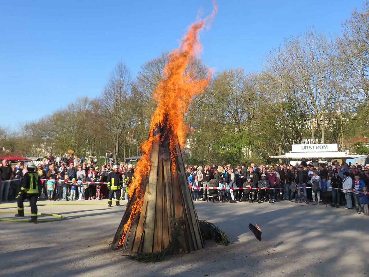 Sexta-feira Santa e Páscoa na Alemanha Osterfeuer