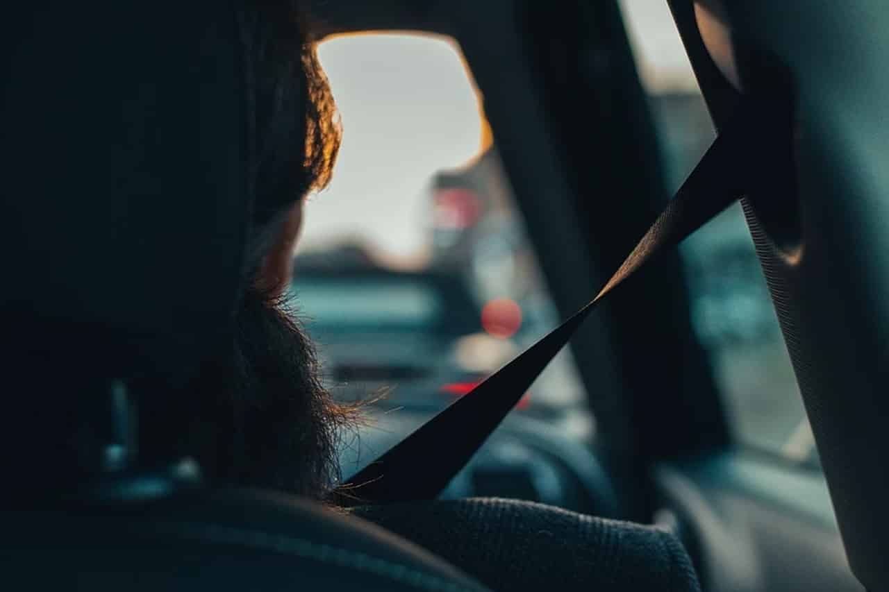 Cuidados ao alugar um carro na Jamaica Mão inglesa de direção na Jamaica