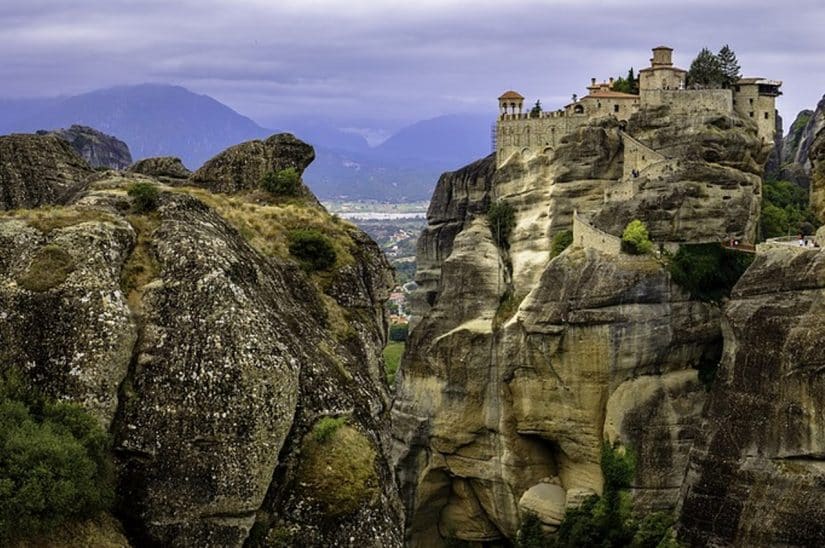 Passagem de trem meteora grecia