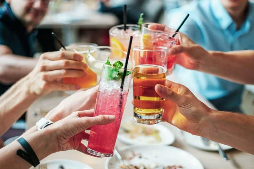 Dicas de Viagem Como lidar com alcool na viagem