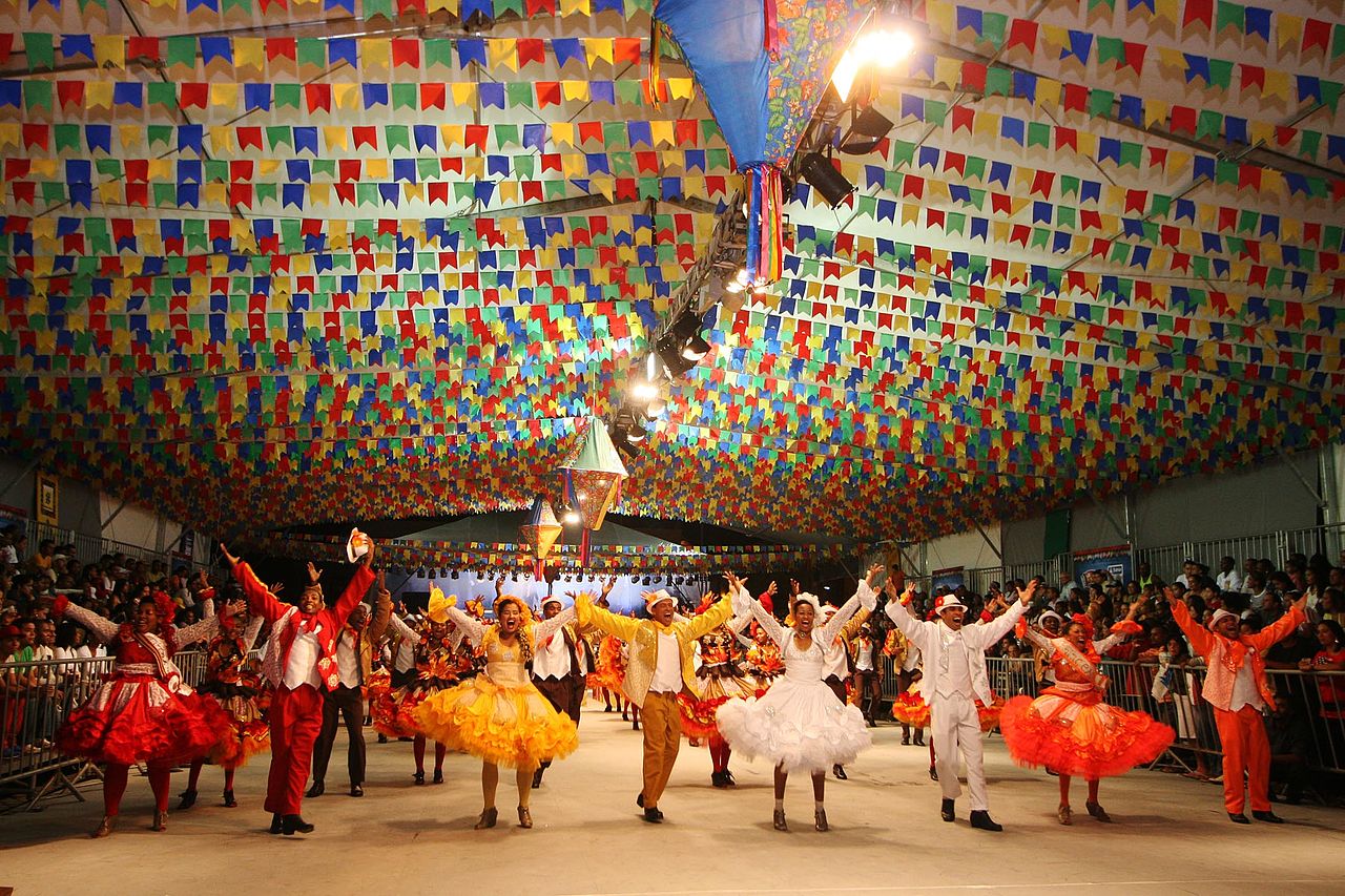 Festas Juninas do Nordeste animadas 