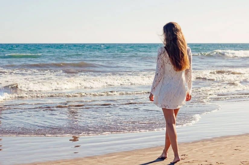 Viajar para praia maleficios de tomar muito sol