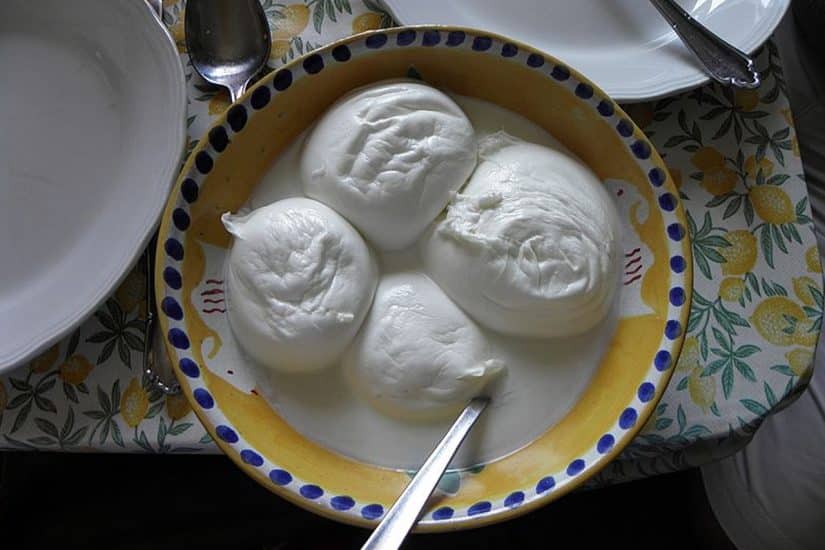 onde comer Mozzarella di Bufala em Nápoles