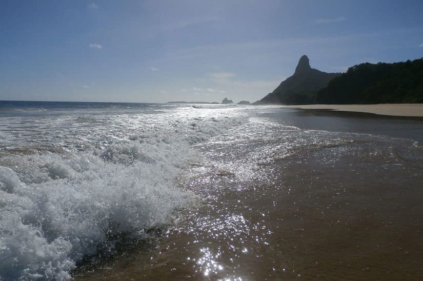 principais praias de Fernando de Noronha