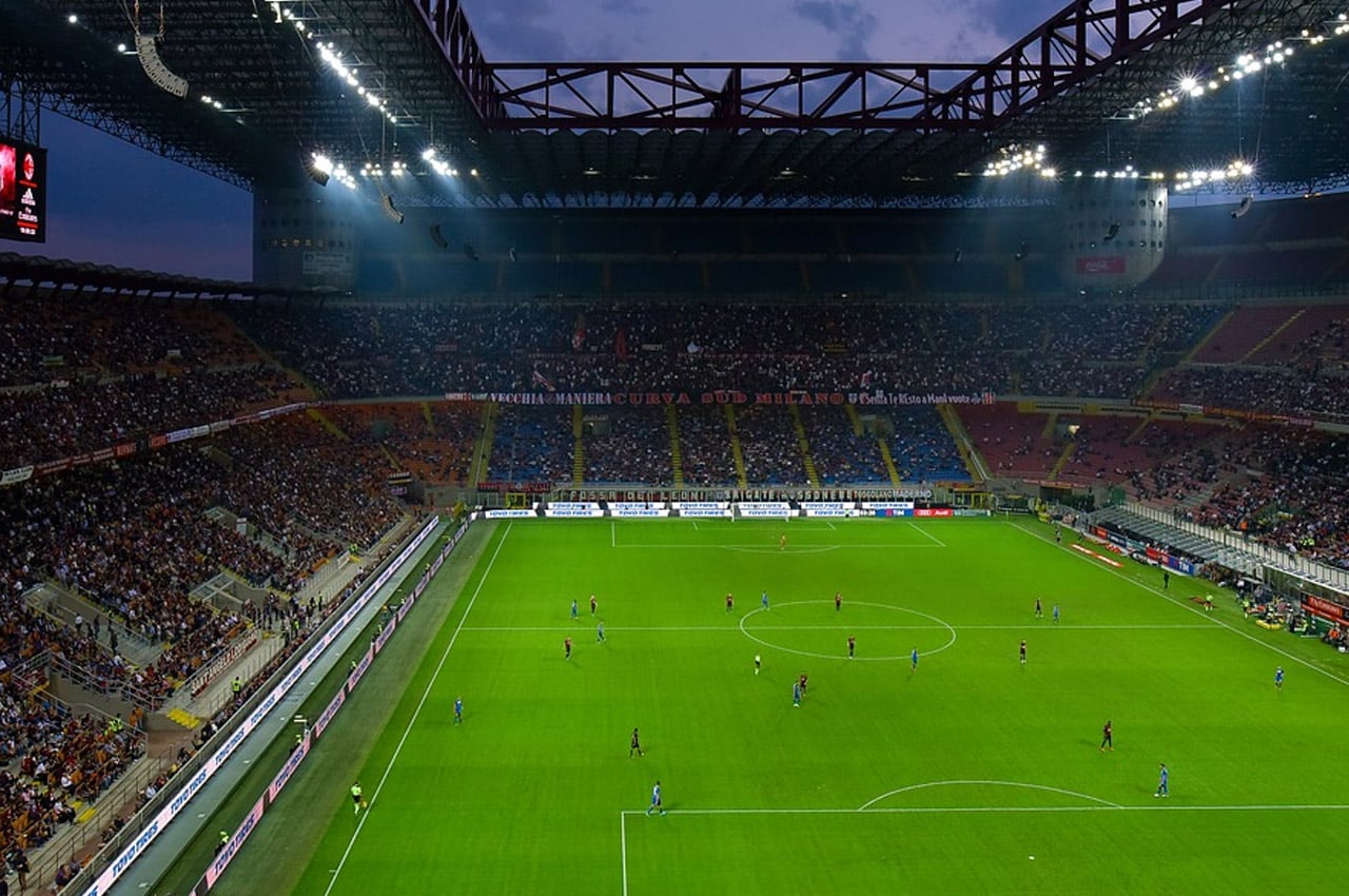 Jogo da Liga dos Campeões no San Siro, em Milão