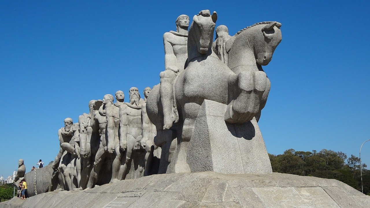 Monumento próximo ao Ibirapuera. fotos de sp monumentos
