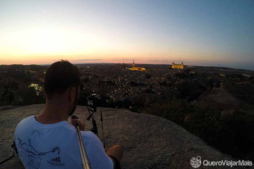 Pôr-do-sol com vista panorâmica da cidade