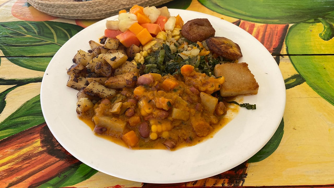Pratos da Culinária Rastafári Culinária Rastafári é típica da Jamaica