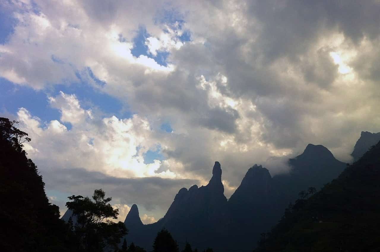 fotos de paisagens naturais dedo de deus rio de janeiro