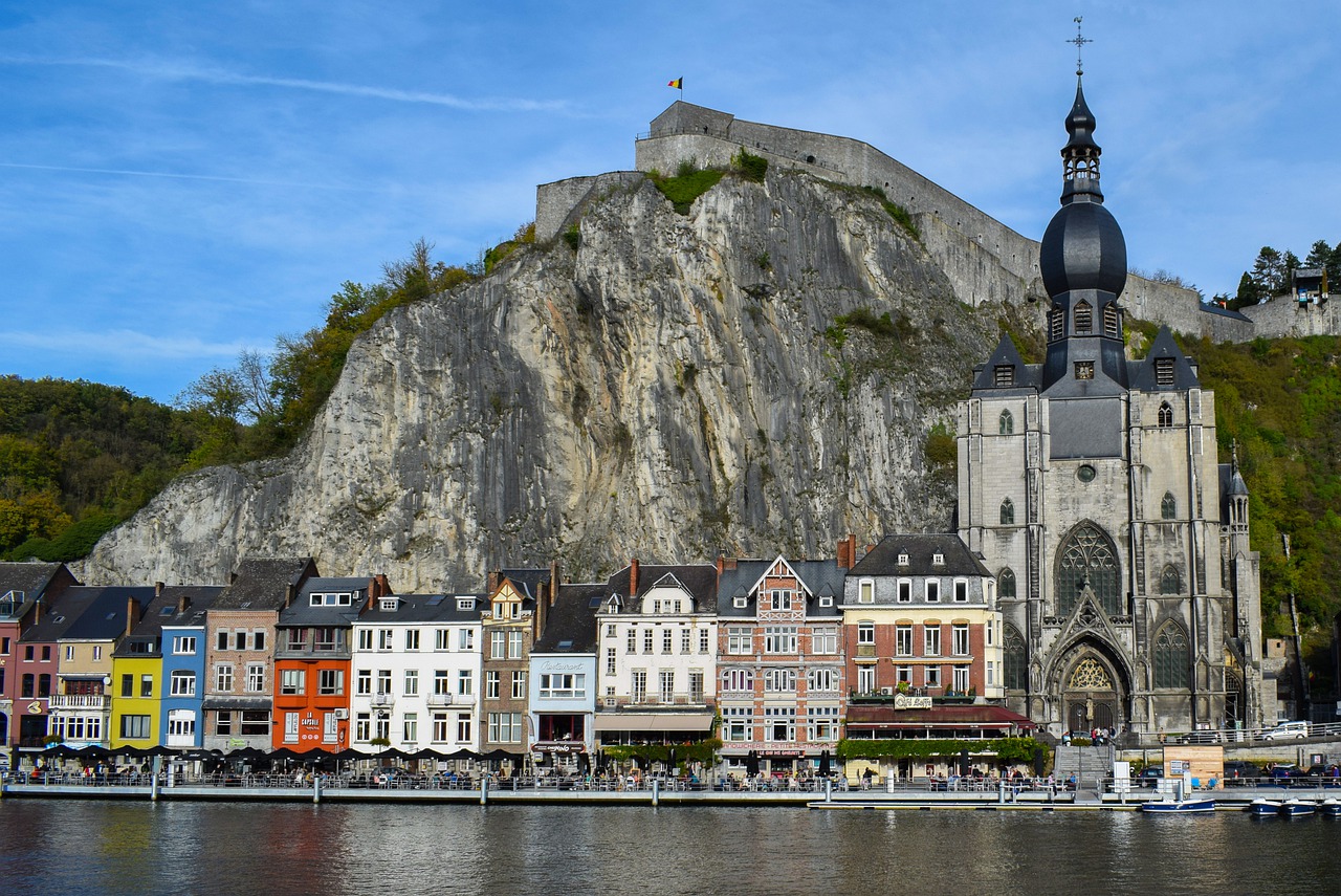 Cidades turísticas na Bélgica Turismo em dinant belgica