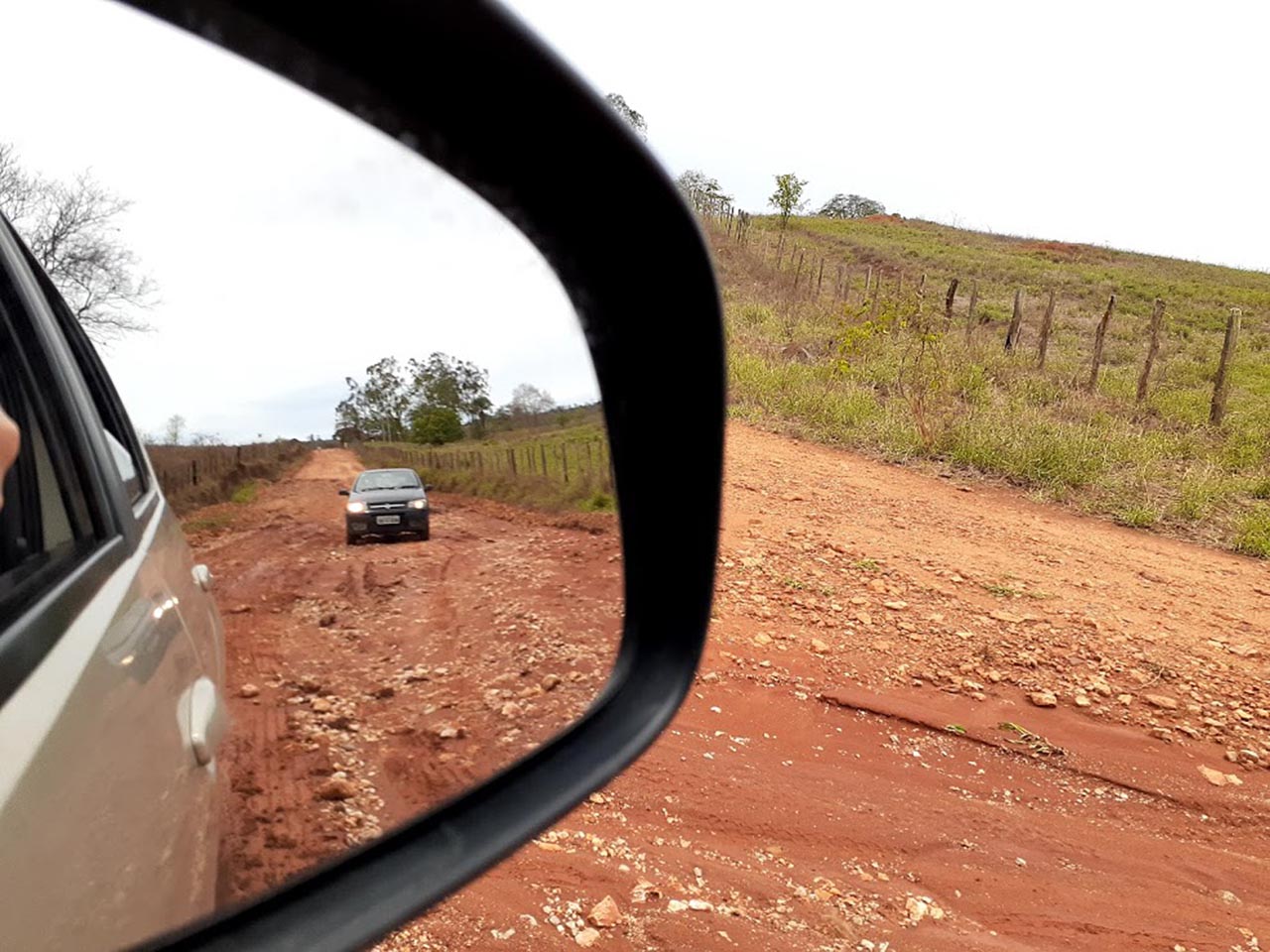 lugares para viajar no Brasil carro na chapada diamantina