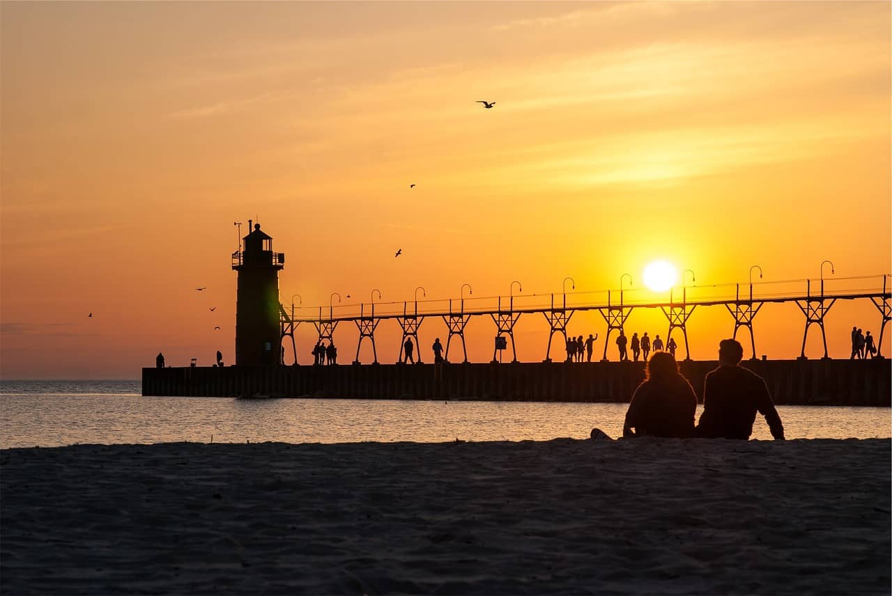 Fotos de por do sol no pier foto de praia com pier