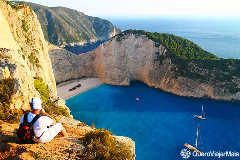 Como é a chegada em Navagio Beach