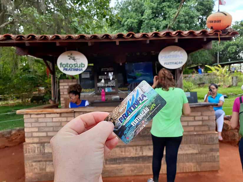 flutuação na gruta pratinha