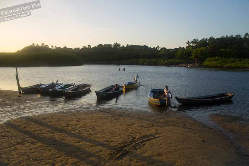 Travessia do rio para chegar em Caraíva