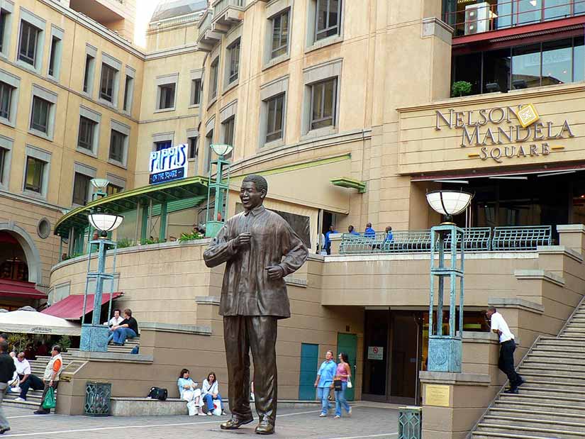 Estátua de Nelson Mandela em Johanesburgo