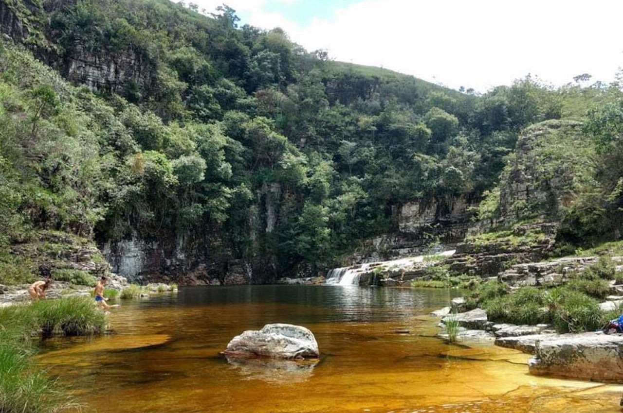Piscinas naturais em Capitólio complexo cachoeira da Capivara