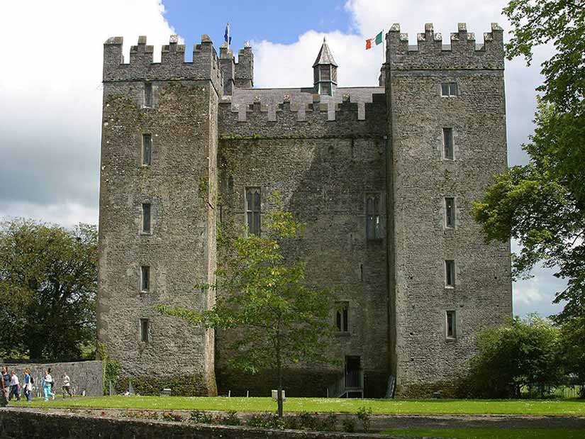 castelo em ruínas na irlanda