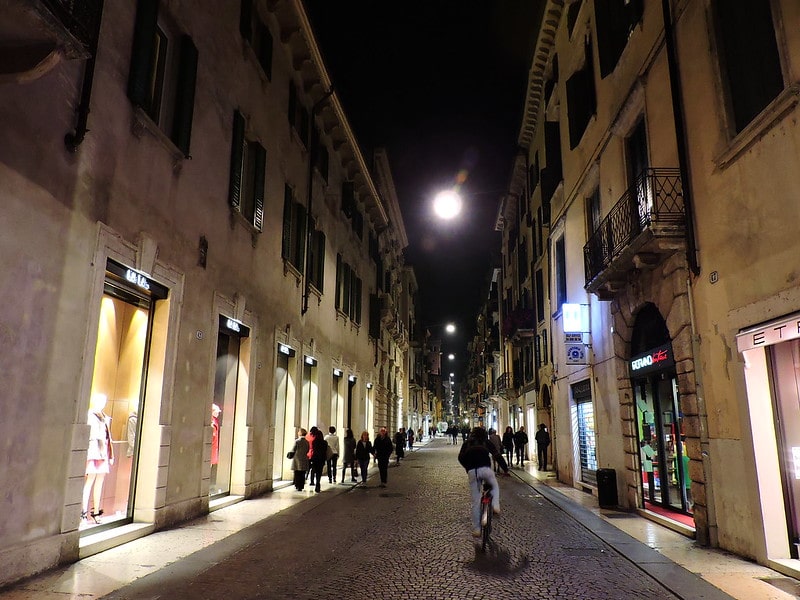 Rua de compras em Verona