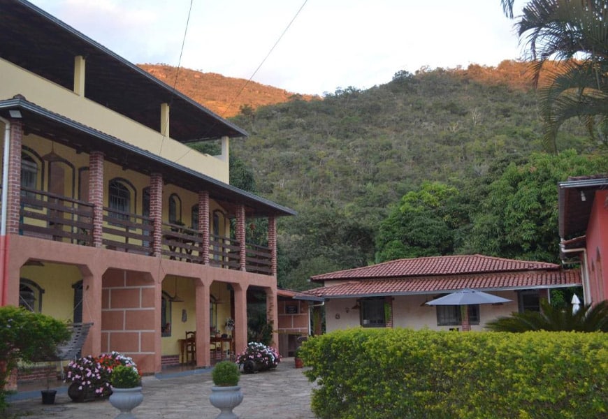 pousada na serra do cipo com cachoeira