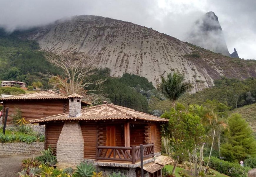 chales na pedra azul com vista