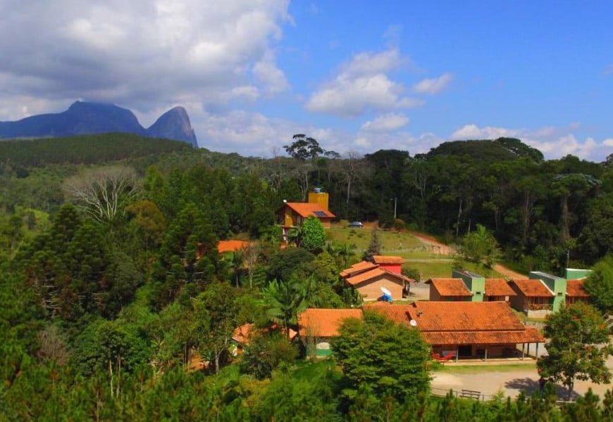 pousada perto da pedra azul