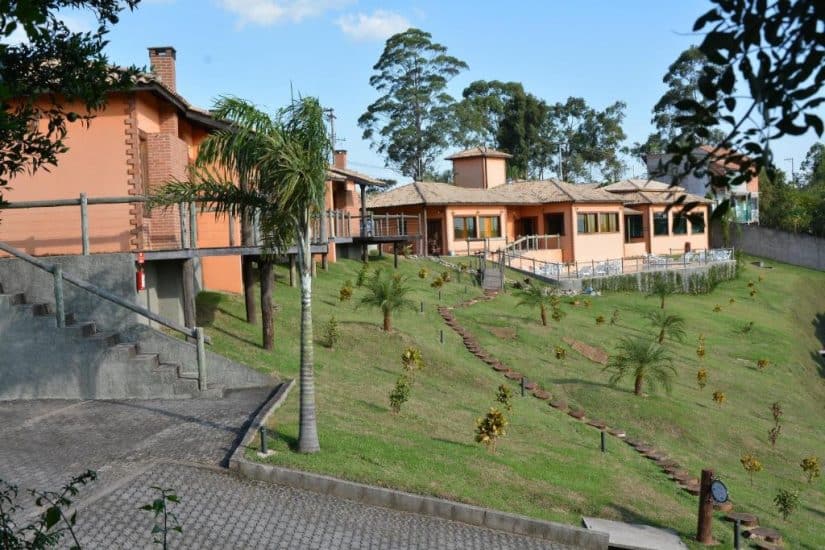 chalés em serra negra com lareira
