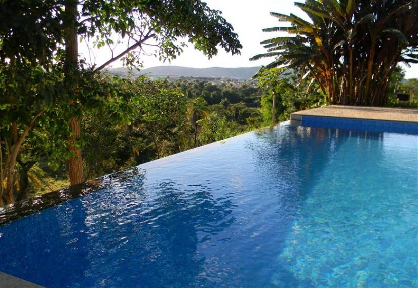 piscina com borda infinita em Minas Gerais