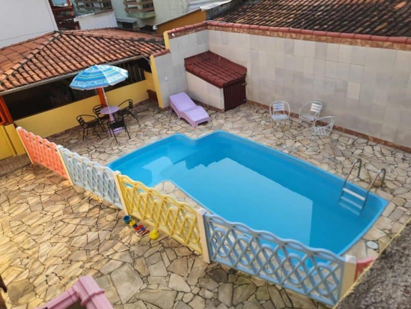 pousada com piscina em Maranduba