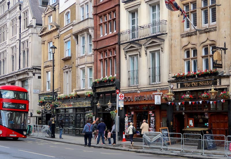 Rua típica de Londres