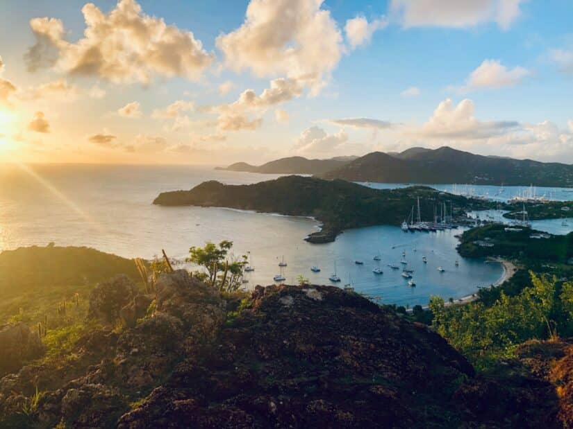 É obrigatório seguro viagem para Antigua e Barbuda?