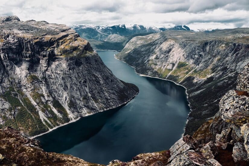 Onde locar carro barato na Noruega