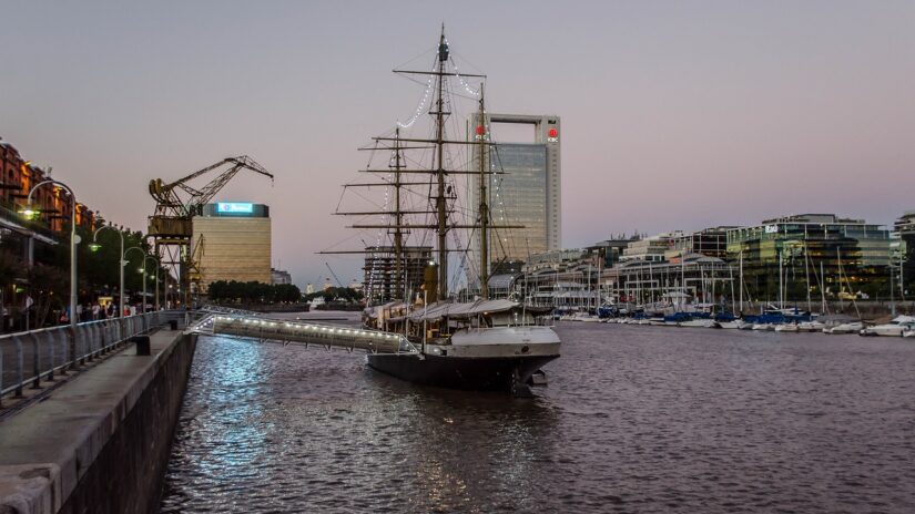 Passeio de barco panorâmico em Buenos Aires