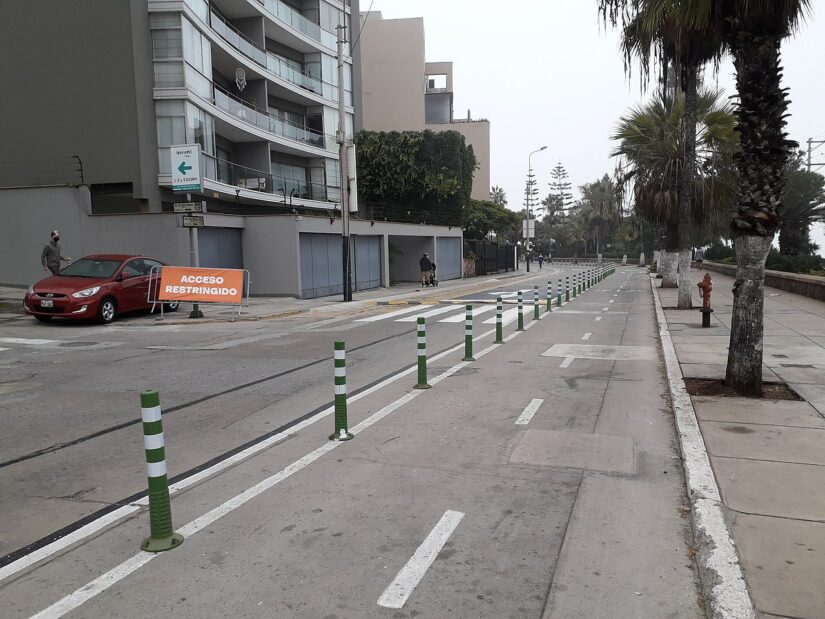 Passeio de bicicleta no bairro Barranco