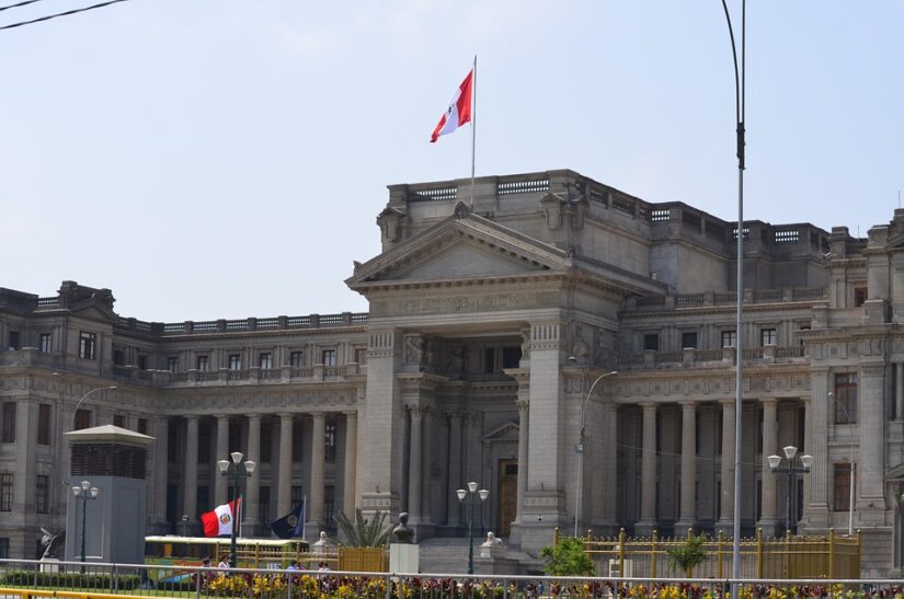 tem ônibus turístico em Lima?