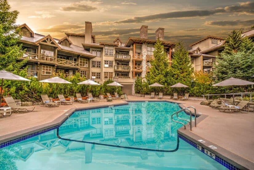 Hotel com piscina Blackcomb Springs Suites
