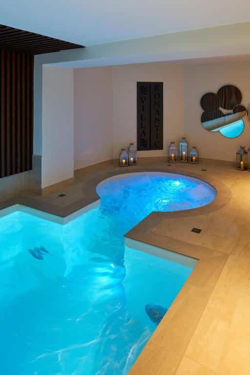 Piscina com hidromassagem em Paris