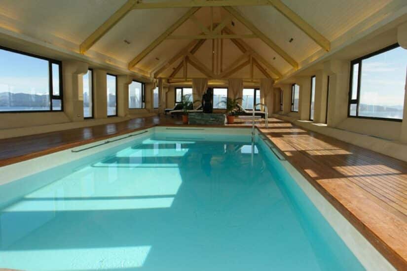 hotel com piscina grande em Bariloche

