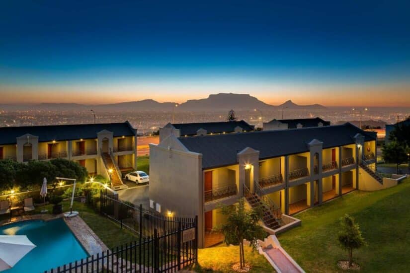 hotel para descansar perto do aeroporto em Cape Town
