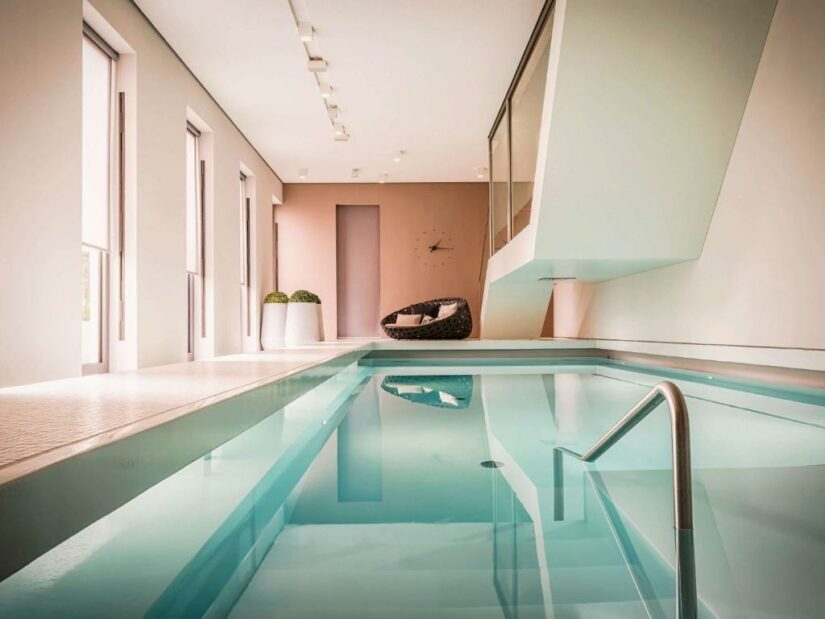 hotel com piscina grande em Berlim
