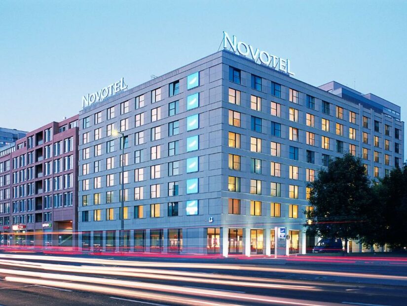 hotel padrão Novotel em Berlim
