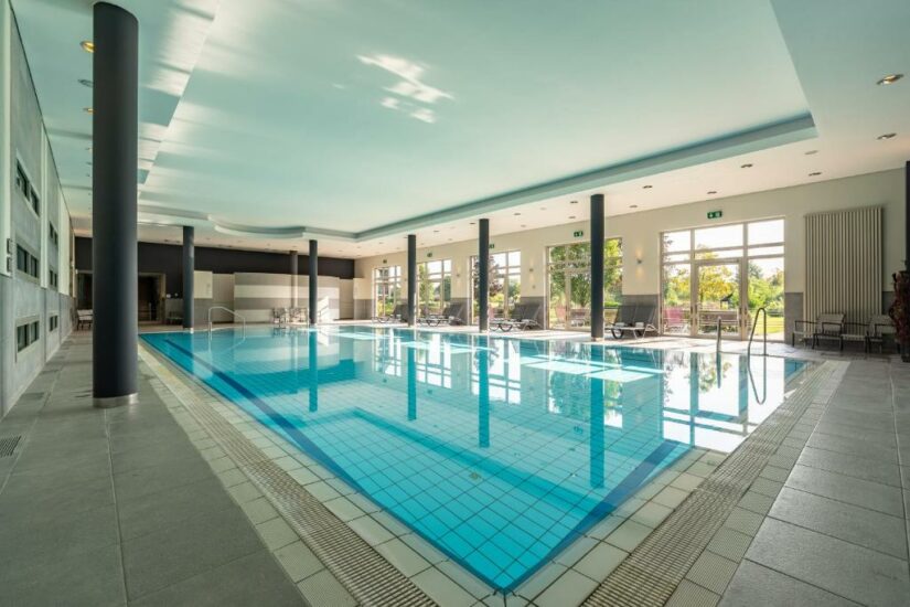 Hotel com piscina perto do aeroporto de Berlim