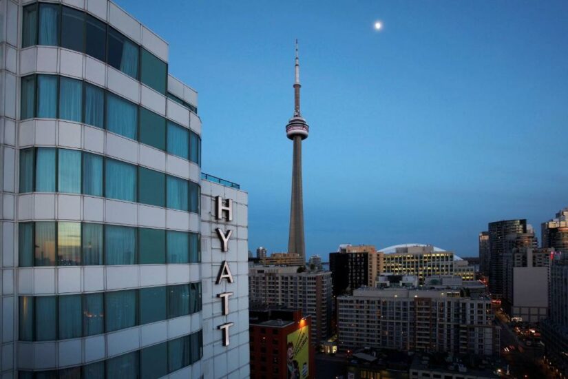 hotel com piscina perto do CN tower em Toronto