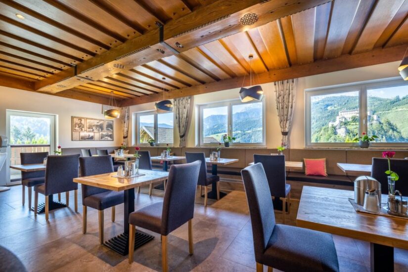 hotel com restaurante nos alpes austríacos