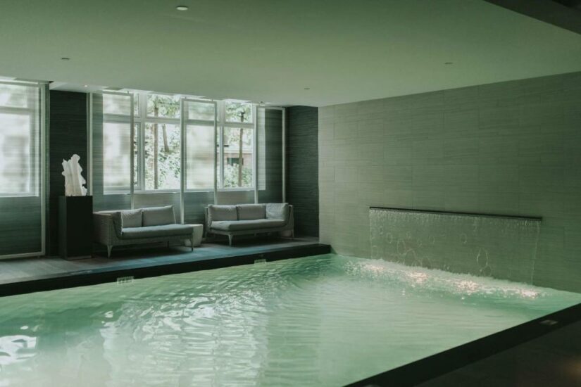 hotel com piscina coberta em Amsterdam