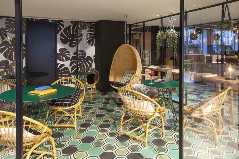 Hotéis com atendente que fala português em Paris